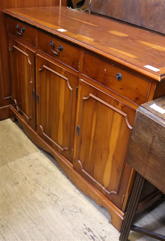Yewwood dwarf cabinet & walnut standing corner cupboard(-)